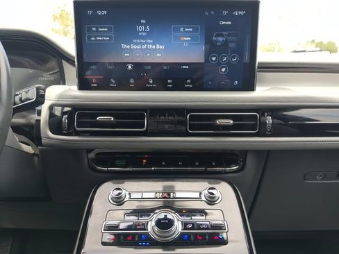 Used 2022 Lincoln Nautilus Reserve FWD image 24