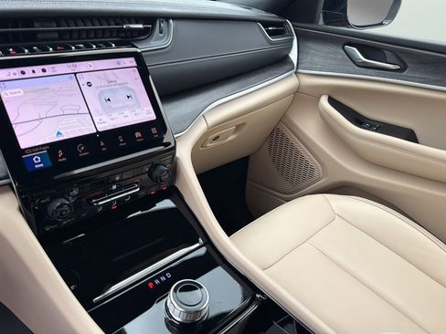 Used 2023 Jeep Grand Cherokee Limited RWD image 19