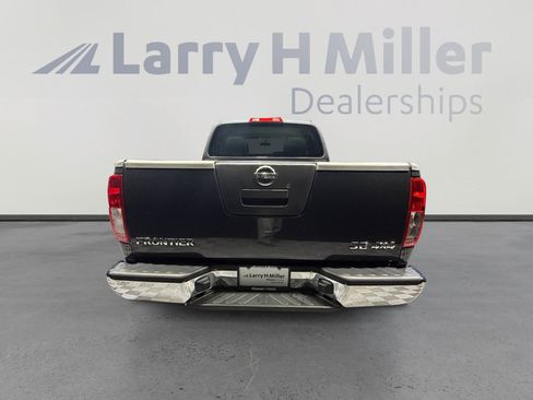 Used 2010 Nissan Frontier SE image 4