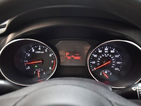 Used 2018 Kia Sedona L FWD image 25