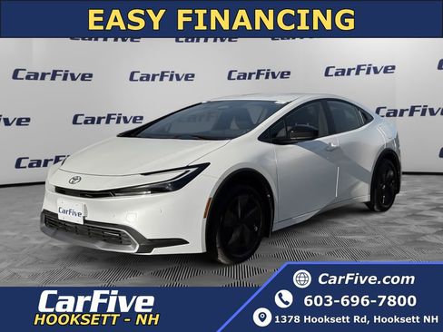 Used 2025 Toyota Prius SE image 1