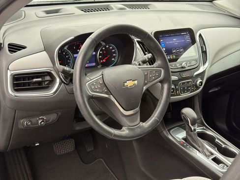 Used 2023 Chevrolet Equinox LT image 18