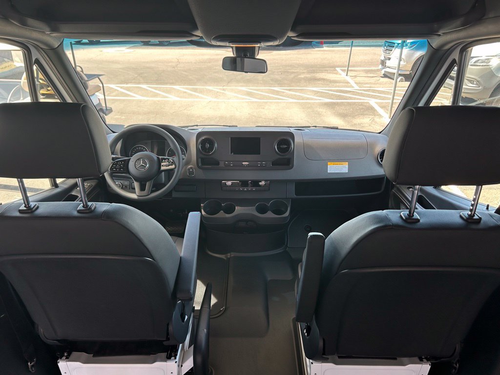 Used 2023 Mercedes-Benz Sprinter 2500 image 11