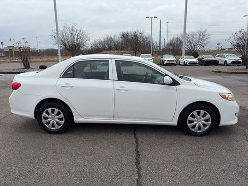 Used 2010 Toyota Corolla LE image 7