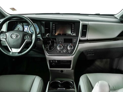 Used 2018 Toyota Sienna XLE w/ XLE Navigation Package FWD image 20