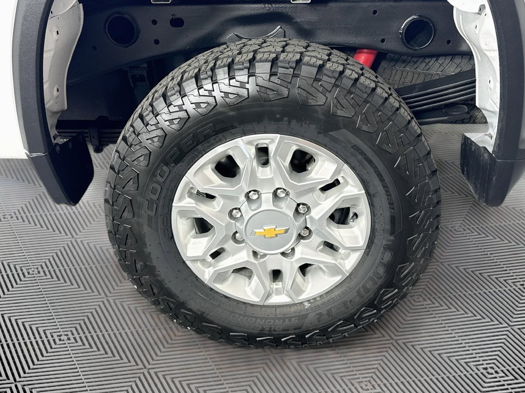 Used 2023 Chevrolet Silverado 2500 LT AWD/4WD image 27