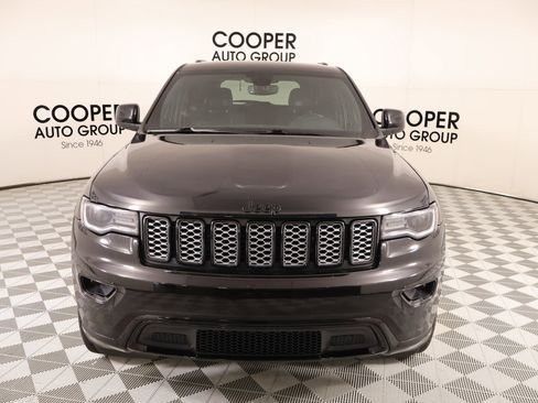 Used 2020 Jeep Grand Cherokee Altitude AWD/4WD image 10