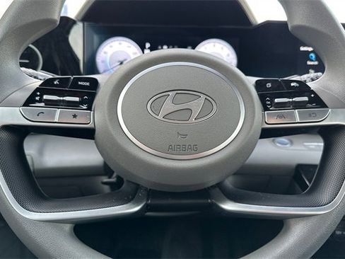 Used 2024 Hyundai Elantra SEL image 25