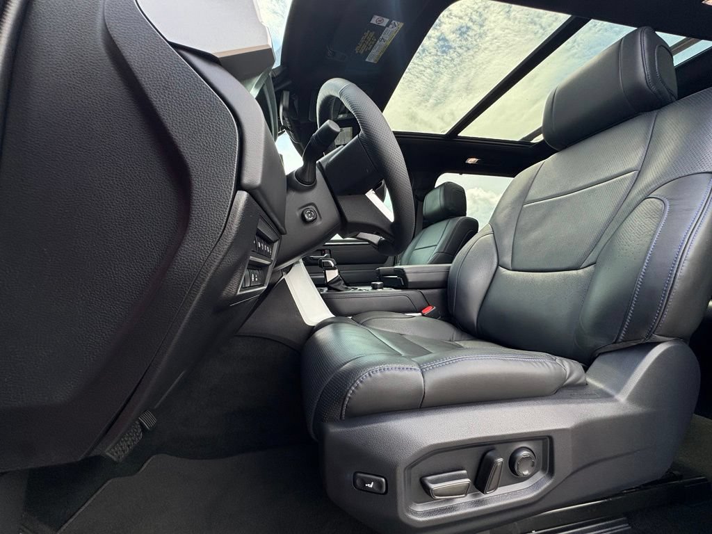 Used 2025 Toyota Sequoia Platinum AWD/4WD image 18