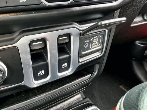 Used 2020 Jeep Wrangler Sport AWD/4WD image 16