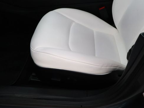 Used 2018 Tesla Model 3 Long Range image 13