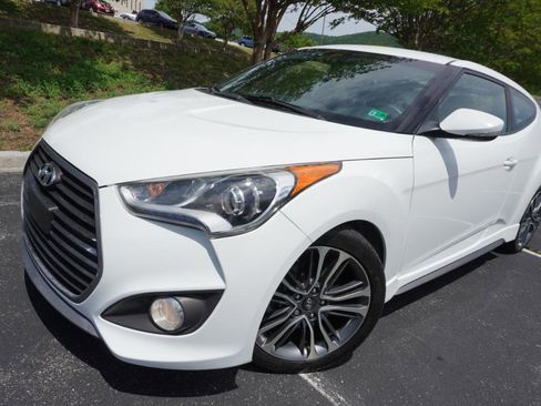 Used 2016 Hyundai Veloster Turbo FWD image 11