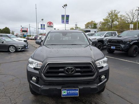 Certified 2022 Toyota Tacoma SR5 AWD/4WD image 11