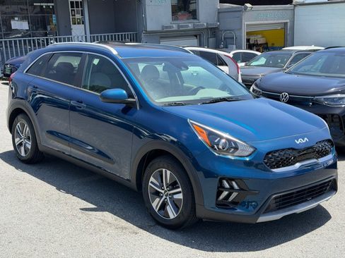 Used 2022 Kia Niro LXS FWD image 3