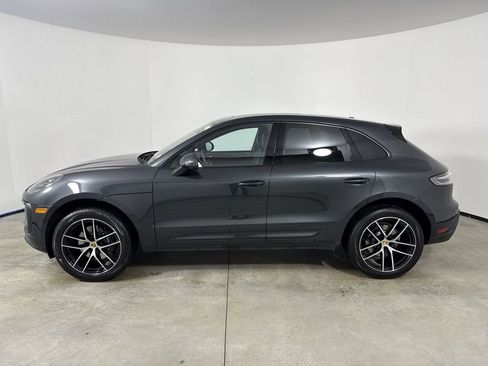 Certified 2025 Porsche Macan image 2