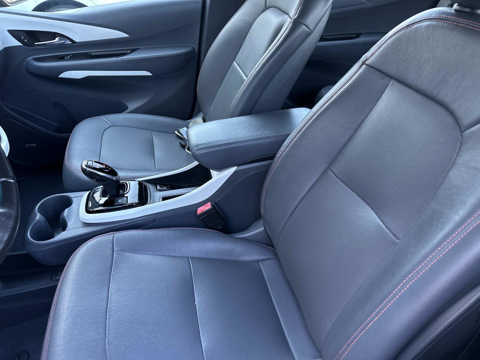 Used 2019 Chevrolet Bolt Premier w/ Infotainment Package FWD image 23
