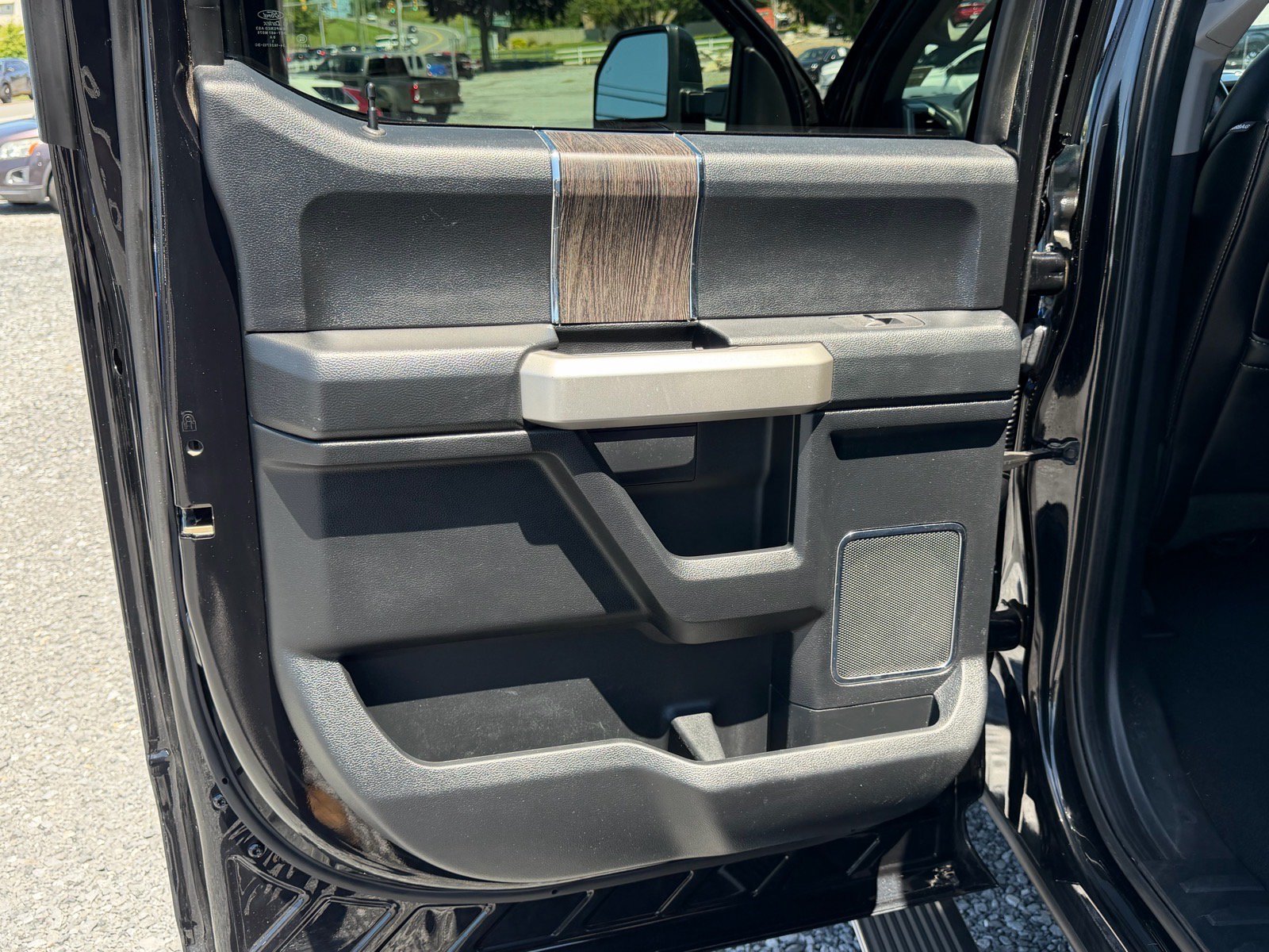 Used 2020 Ford F250 Lariat w/ Lariat Ultimate Package AWD/4WD image 23
