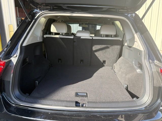 Used 2020 Volkswagen Tiguan SE w/ Panoramic Sunroof Package AWD/4WD image 12