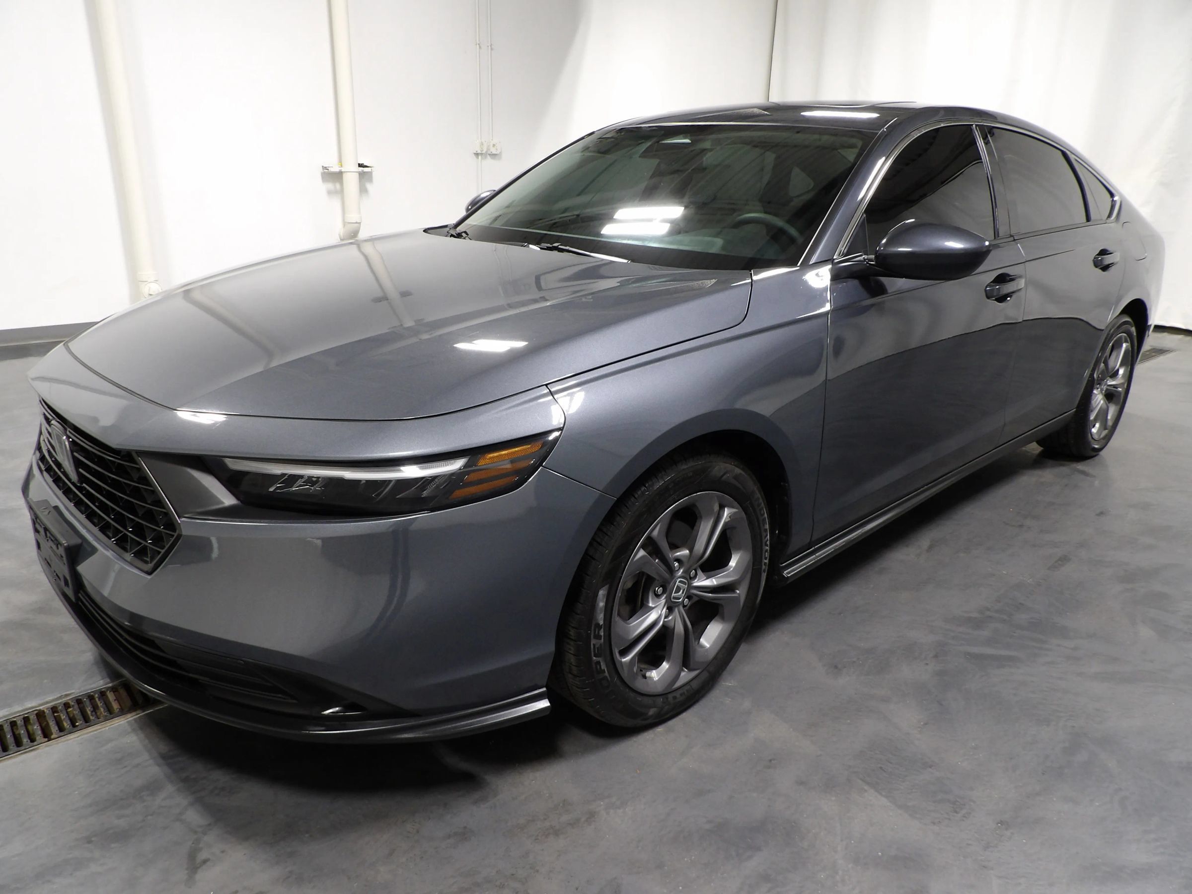 Used 2023 Honda Accord EX image 4