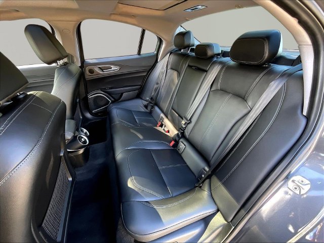Used 2019 Alfa Romeo Giulia Ti AWD/4WD image 23