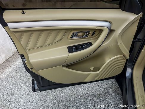 Used 2018 Ford Taurus SE image 19