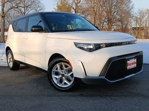 Certified 2025 Kia Soul S image 2