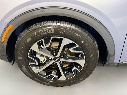 Used 2024 Kia Sportage EX FWD image 11