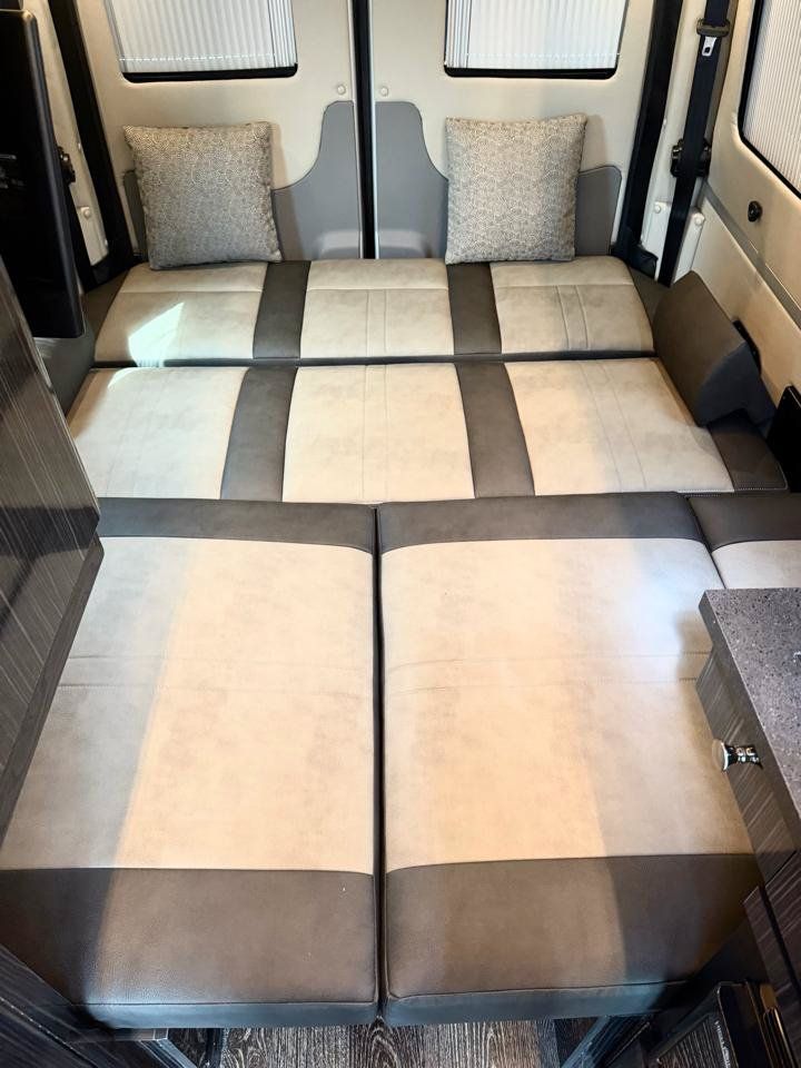 Used 2017 Mercedes-Benz Sprinter 3500 image 82