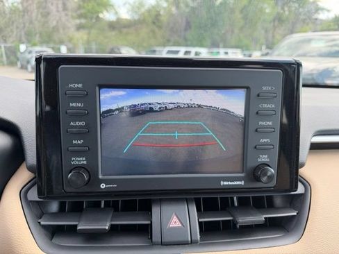 Used 2022 Toyota RAV4 LE AWD/4WD image 14