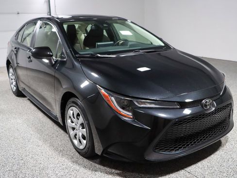 Used 2020 Toyota Corolla LE FWD image 5