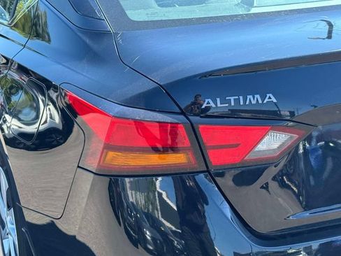 Used 2023 Nissan Altima 2.5 S FWD image 11