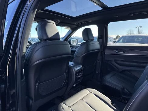 Used 2025 Jeep Grand Cherokee L Limited w/ Trailer Tow Package AWD/4WD image 15