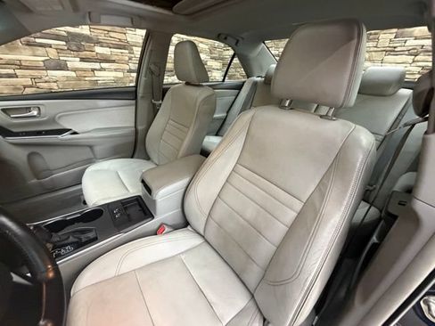Used 2016 Toyota Camry XLE w/ Moonroof Package FWD image 13