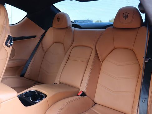 Used 2014 Maserati GranTurismo Sport image 32