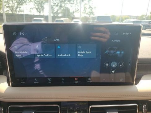 Certified 2022 Lincoln Nautilus Reserve w/ Luxury Package AWD/4WD image 38