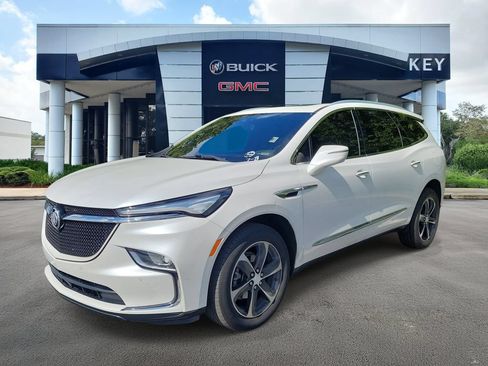 Used 2022 Buick Enclave Essence w/ Experience Buick Package FWD image 3