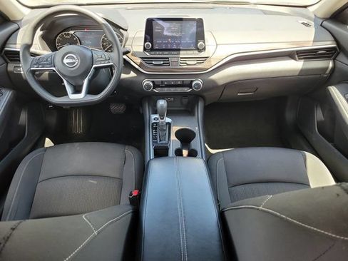 Used 2025 Nissan Altima 2.5 SV FWD image 9