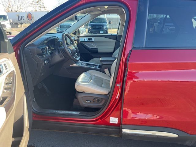 Used 2020 Ford Explorer Platinum w/ Premium Technology Package AWD/4WD image 5
