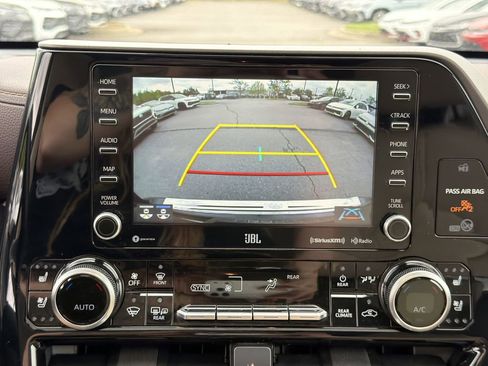 Used 2021 Toyota Highlander Limited image 29