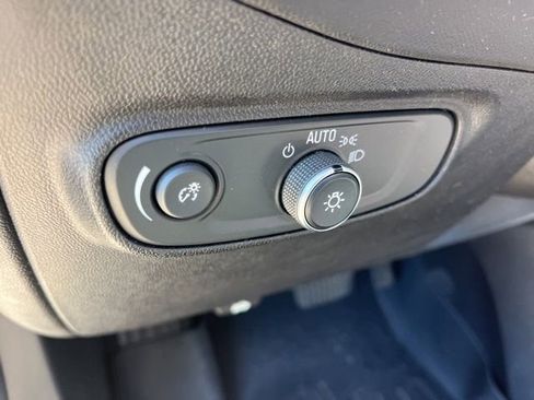 Used 2018 Chevrolet Equinox LT image 17