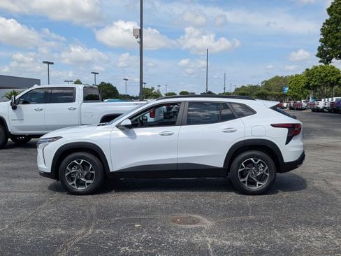 New 2026 Chevrolet Trax LT w/ Sunroof Package FWD image 5