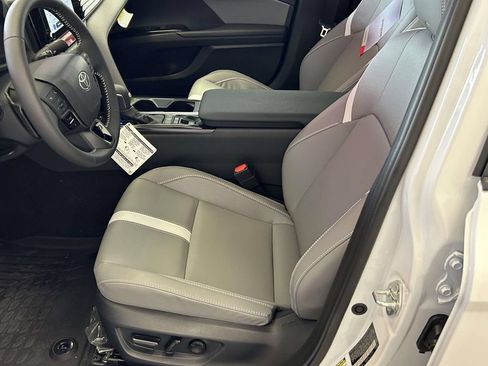 Used 2026 Toyota Camry SE w/ Convenience Package FWD image 14