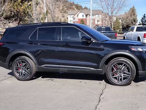 Used 2025 Ford Explorer ST-Line w/ Premium Package image 2