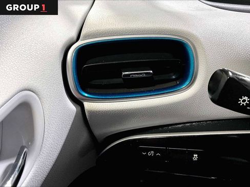 Certified 2016 Toyota Prius Three image 33