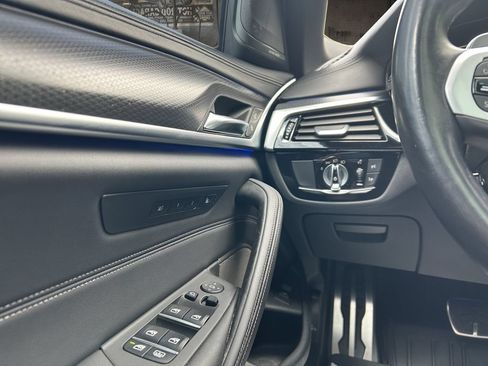 Used 2023 BMW M550i xDrive w/ Executive Package AWD/4WD image 23