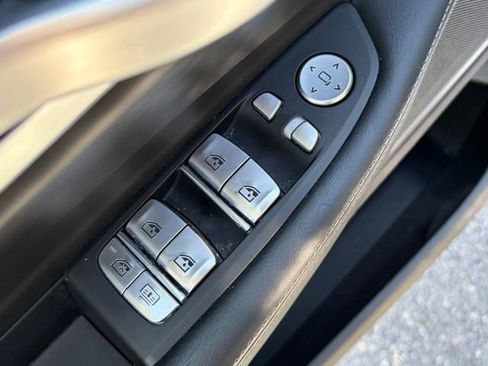 Used 2022 BMW 740i xDrive AWD/4WD image 13