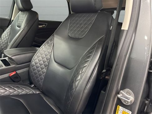 Used 2024 Ford Edge Titanium image 24