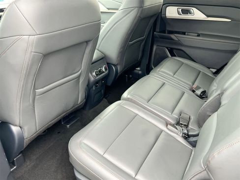 Used 2025 Ford Explorer Active w/ Active Comfort Package image 18
