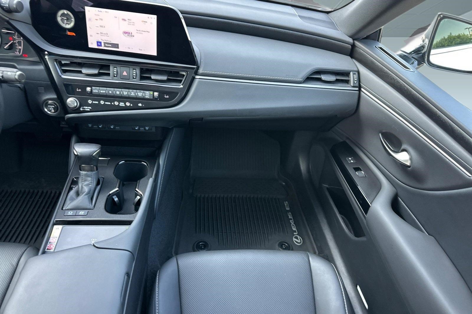 Certified 2025 Lexus ES 300h w/ Premium Package FWD image 31