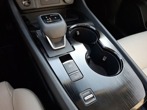 Used 2024 Nissan Rogue SV w/ SV Premium Package image 19